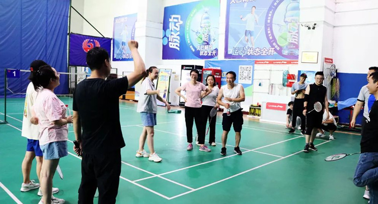 团建活动 | 谁“羽”争“丰”趣味羽毛球比赛
